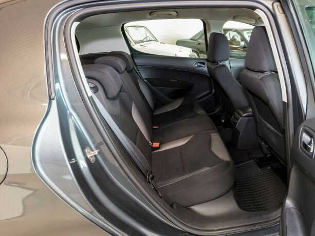 peugeot-308-diesel-2011-big-15