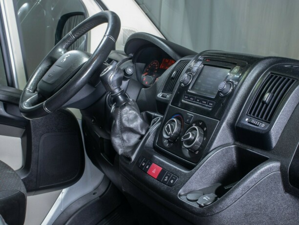 peugeot-boxer-diesel-2019-big-21