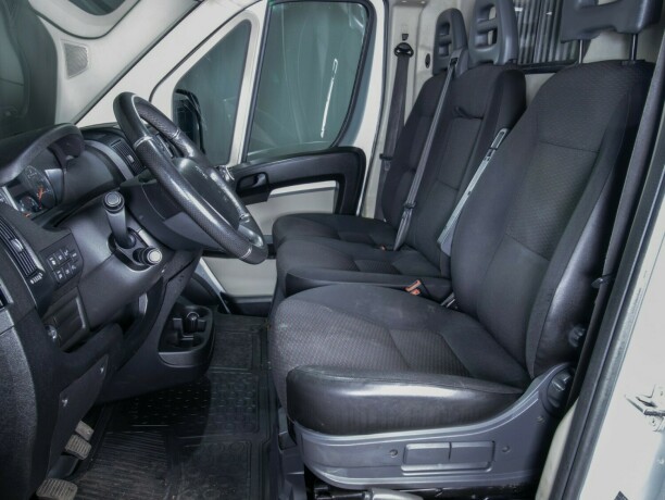 peugeot-boxer-diesel-2019-big-36