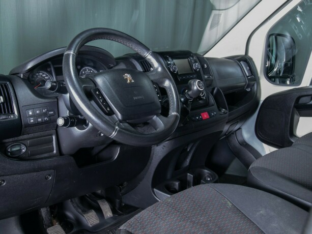 peugeot-boxer-diesel-2019-big-35
