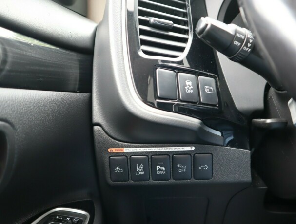 mitsubishi-outlander-elektrisitetbensin-2016-big-19
