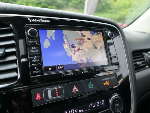 mitsubishi-outlander-elektrisitetbensin-2016-big-23