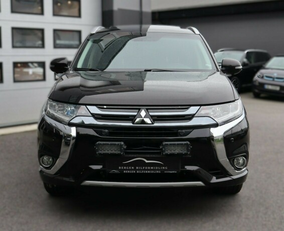 mitsubishi-outlander-elektrisitetbensin-2016-big-4