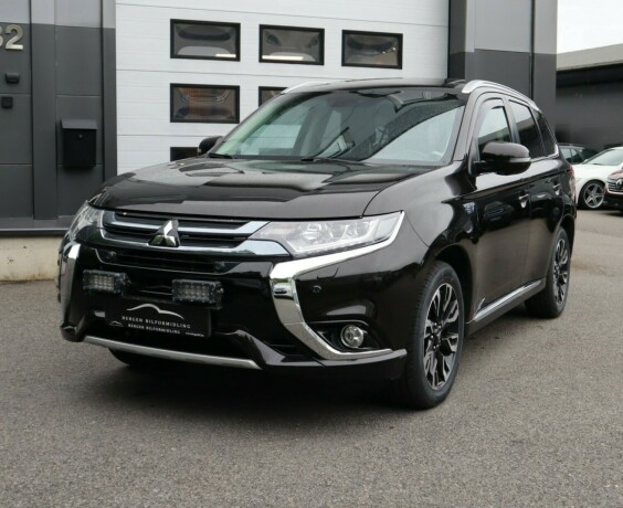 mitsubishi-outlander-elektrisitetbensin-2016-big-2