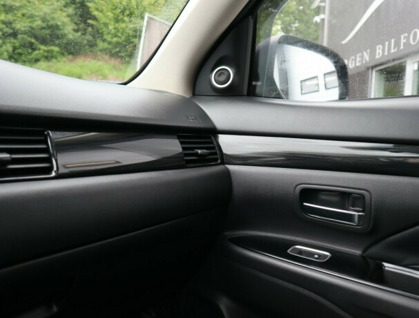 mitsubishi-outlander-elektrisitetbensin-2016-big-16