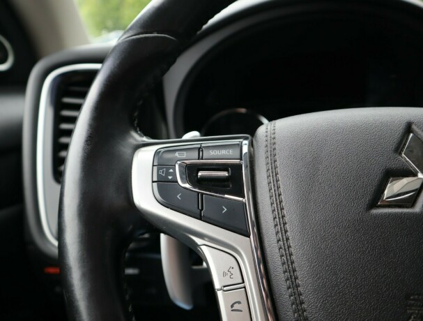 mitsubishi-outlander-elektrisitetbensin-2016-big-13