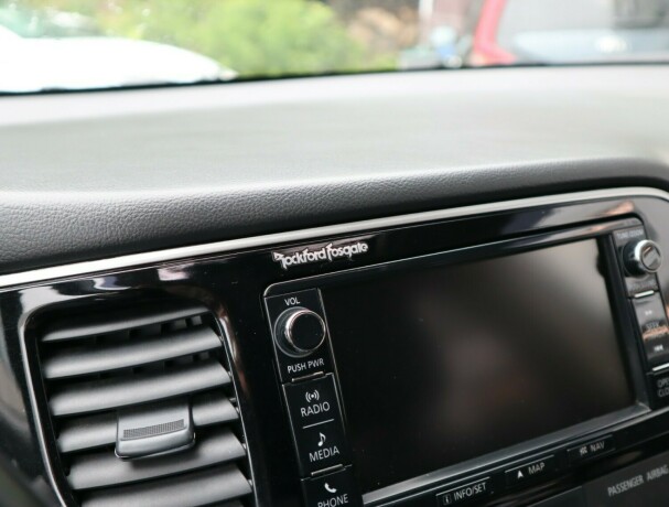 mitsubishi-outlander-elektrisitetbensin-2016-big-21