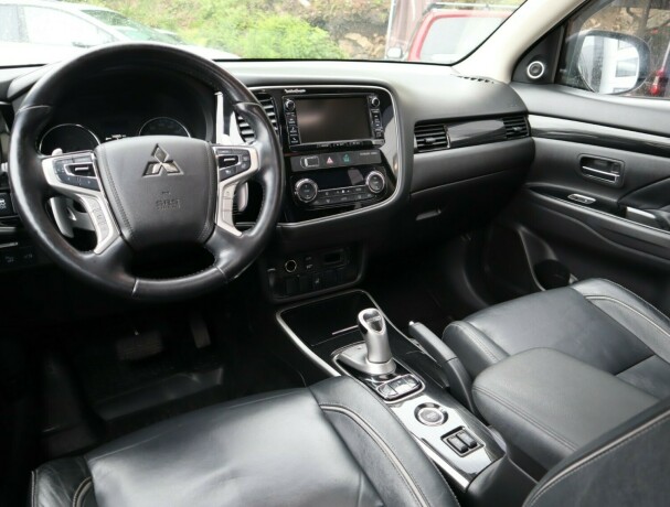 mitsubishi-outlander-elektrisitetbensin-2016-big-9