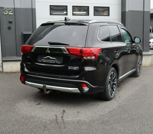 mitsubishi-outlander-elektrisitetbensin-2016-big-3
