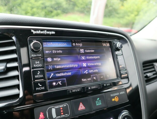 mitsubishi-outlander-elektrisitetbensin-2016-big-24