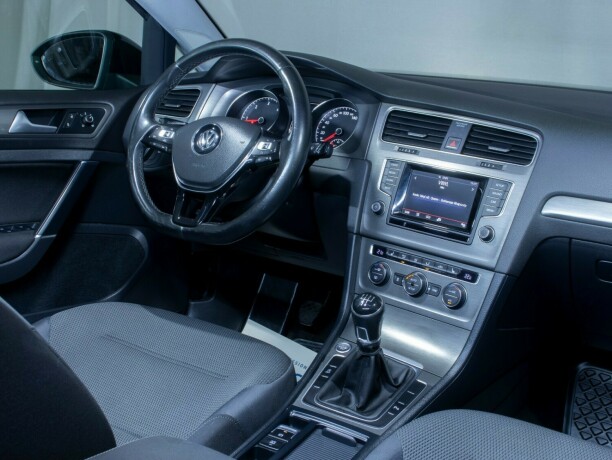 volkswagen-golf-diesel-2014-big-19