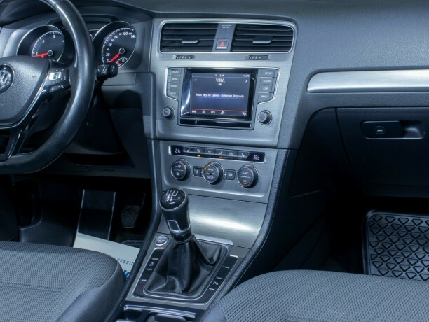 volkswagen-golf-diesel-2014-big-18