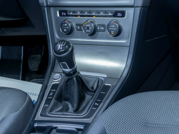 volkswagen-golf-diesel-2014-big-17