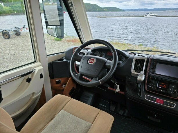 carthago-chic-c-line-i-50-diesel-2013-big-19