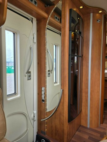 carthago-chic-c-line-i-50-diesel-2013-big-40