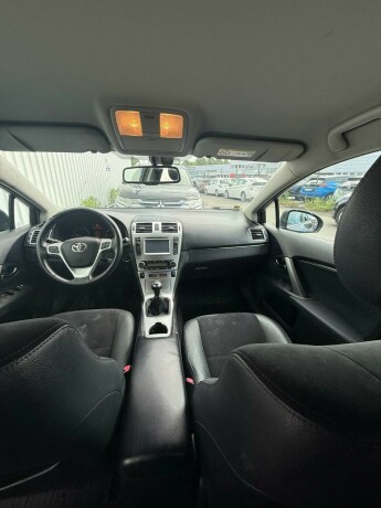 toyota-avensis-bensin-2014-big-24