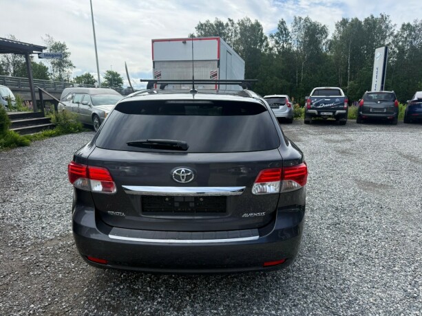 toyota-avensis-bensin-2014-big-3