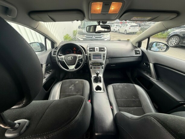 toyota-avensis-bensin-2014-big-23