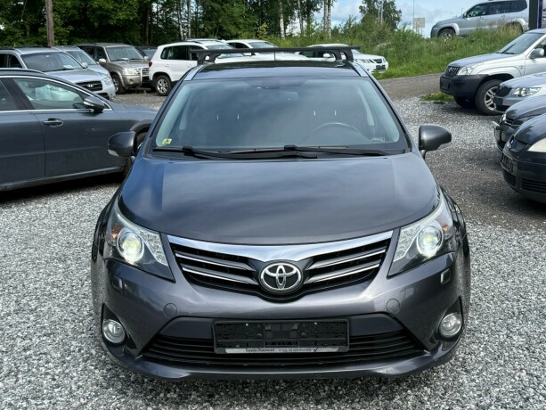 toyota-avensis-bensin-2014-big-1