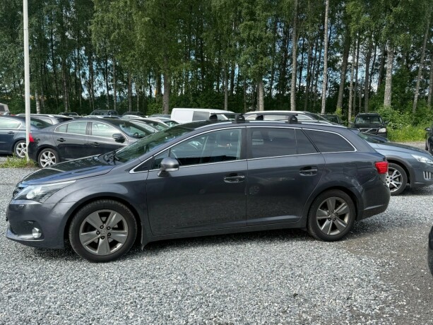 toyota-avensis-bensin-2014-big-4
