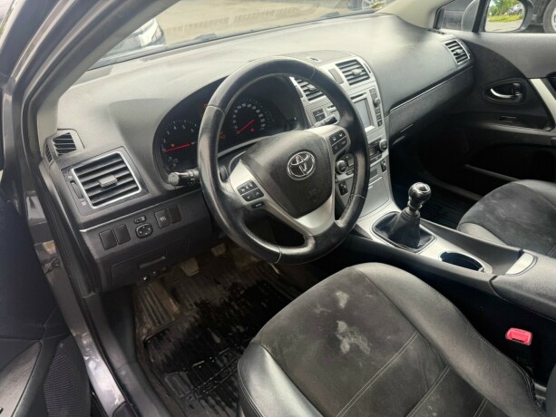 toyota-avensis-bensin-2014-big-13