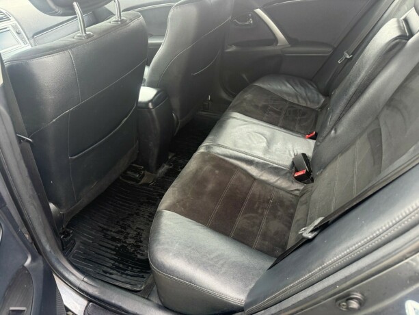 toyota-avensis-bensin-2014-big-14