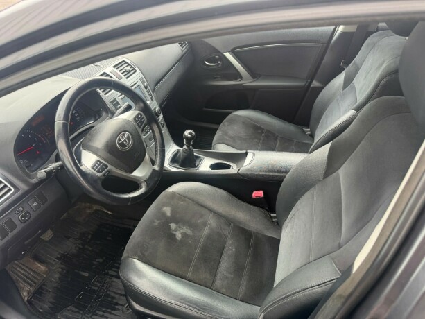 toyota-avensis-bensin-2014-big-12