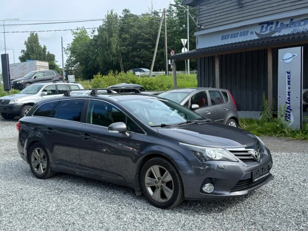 toyota-avensis-bensin-2014-big-0