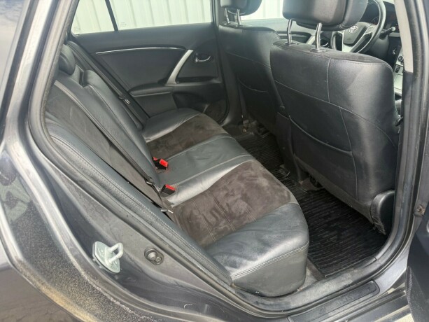 toyota-avensis-bensin-2014-big-16