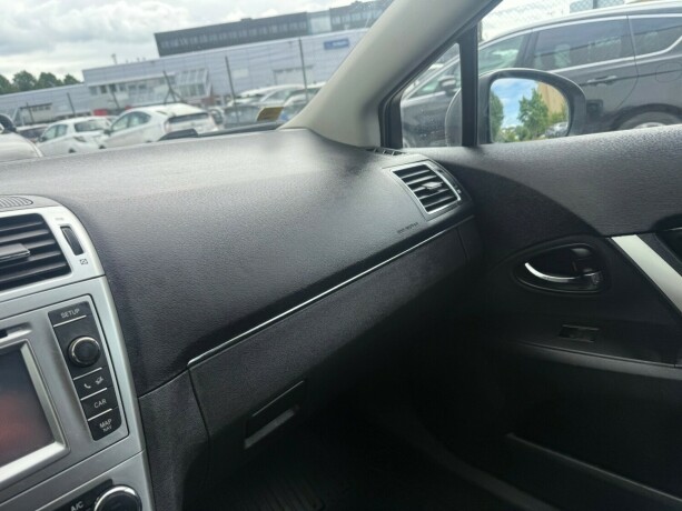 toyota-avensis-bensin-2014-big-10