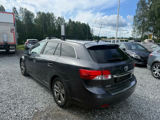 toyota-avensis-bensin-2014-big-5