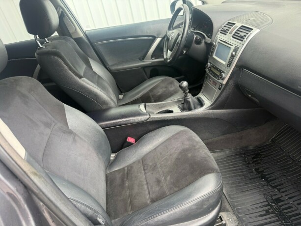 toyota-avensis-bensin-2014-big-18