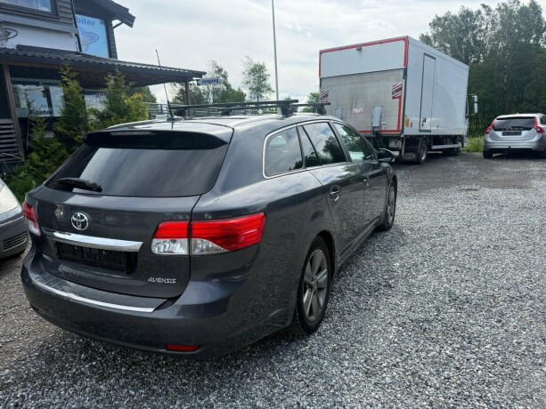 toyota-avensis-bensin-2014-big-2