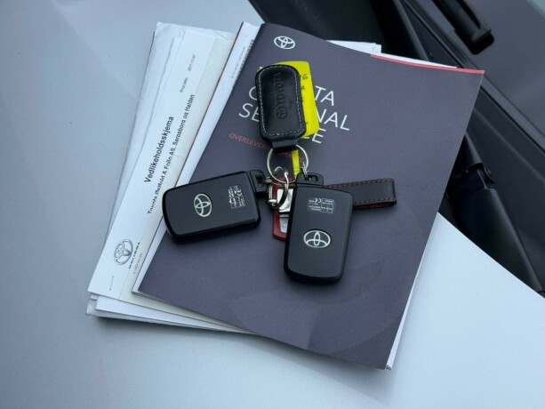 toyota-auris-elektrisitetbensin-2013-big-32