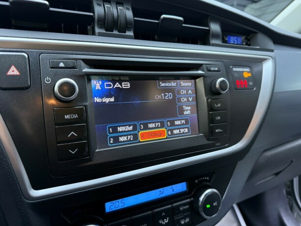 toyota-auris-elektrisitetbensin-2013-big-20