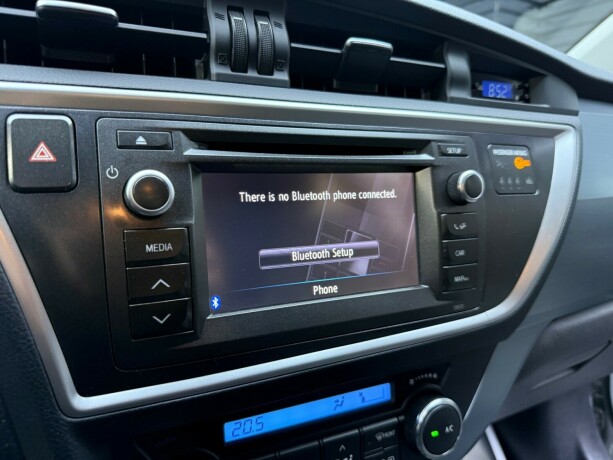 toyota-auris-elektrisitetbensin-2013-big-17