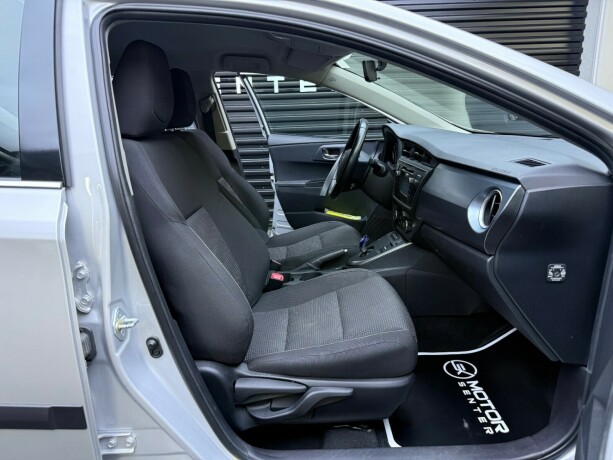 toyota-auris-elektrisitetbensin-2013-big-27