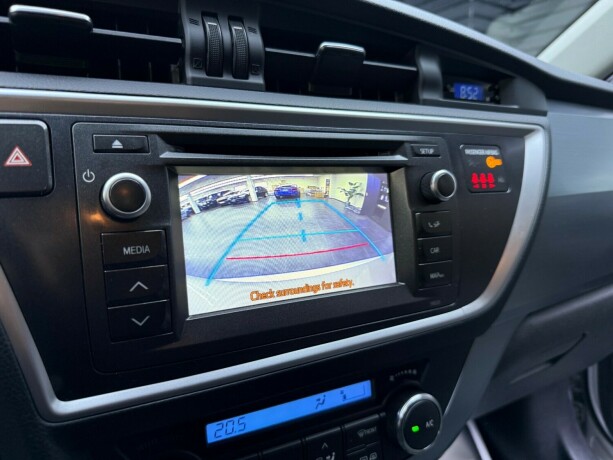 toyota-auris-elektrisitetbensin-2013-big-16
