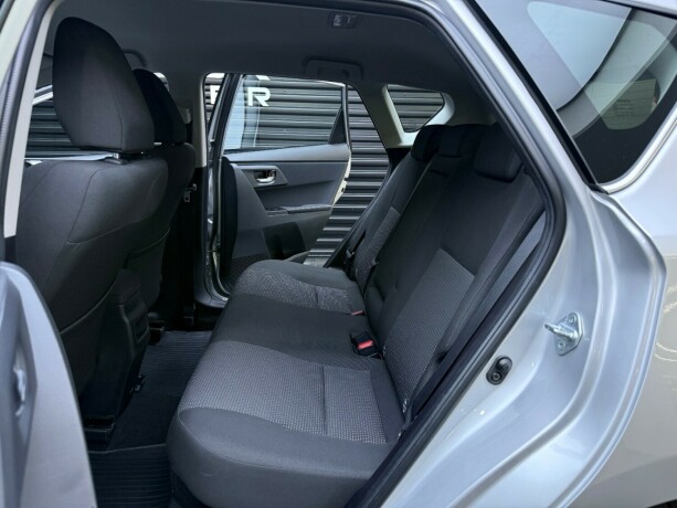 toyota-auris-elektrisitetbensin-2013-big-28