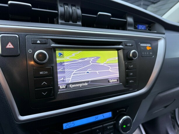 toyota-auris-elektrisitetbensin-2013-big-15