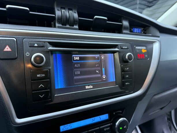 toyota-auris-elektrisitetbensin-2013-big-19