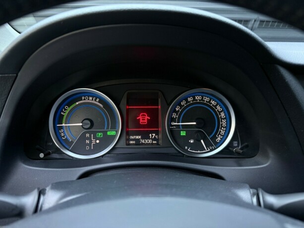 toyota-auris-elektrisitetbensin-2013-big-14