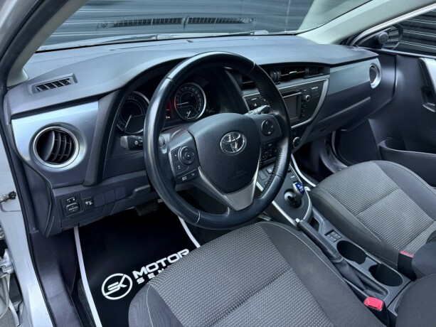 toyota-auris-elektrisitetbensin-2013-big-9