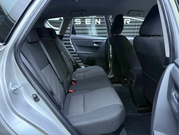 toyota-auris-elektrisitetbensin-2013-big-29
