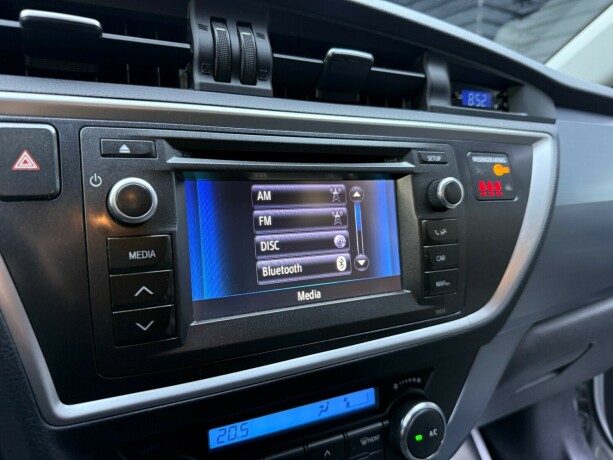 toyota-auris-elektrisitetbensin-2013-big-18