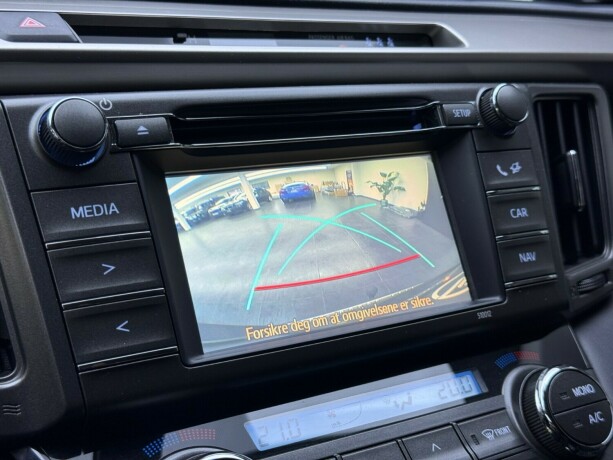 toyota-rav4-bensin-2015-big-16