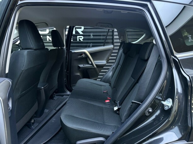 toyota-rav4-bensin-2015-big-26