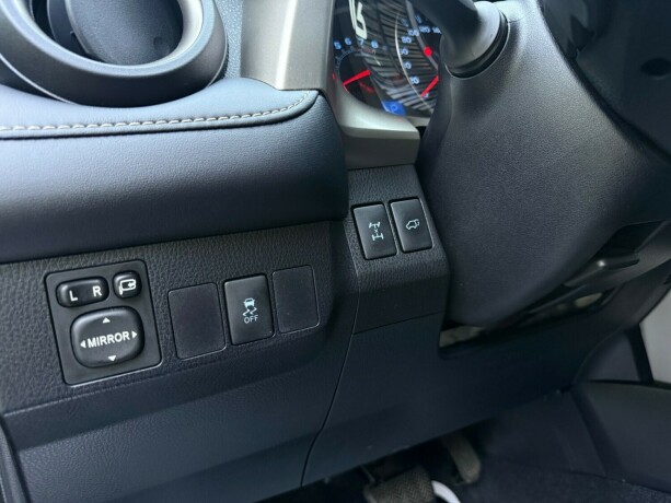 toyota-rav4-bensin-2015-big-23
