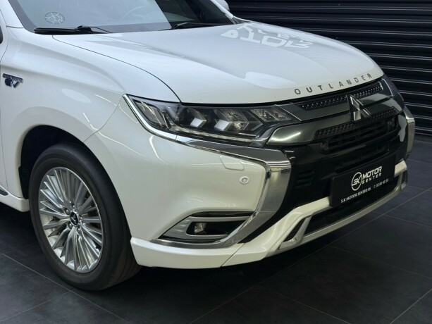 mitsubishi-outlander-elektrisitetbensin-2019-big-2