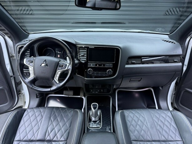 mitsubishi-outlander-elektrisitetbensin-2019-big-8